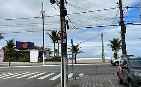Kitnet 150m da praia c/ garagem e portaria 24h